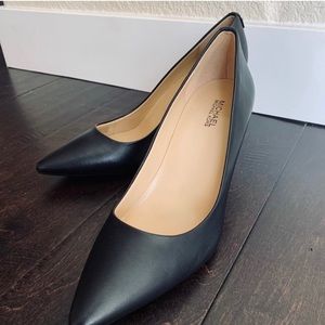 NEW Michael Kors Black Pumps